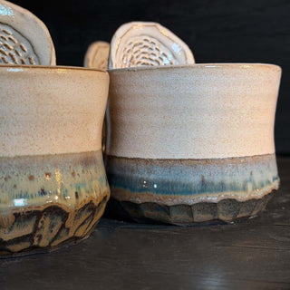 Ingwer Becher Morgennebel Herbstfarn | black clay