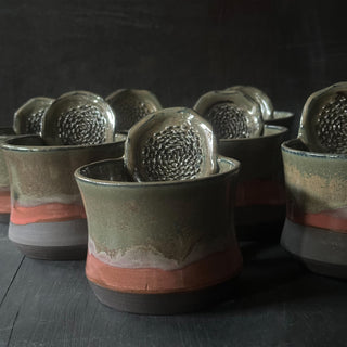Ingwer Tasse Herbstfarn mit Twist | black clay