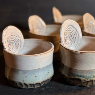 Ingwer Becher Morgennebel Herbstfarn | black clay