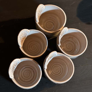 Ingwer Becher Morgennebel Herbstfarn | black clay