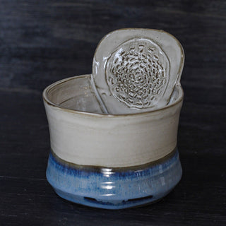 Ginger Cup blue lagoon creme  | black clay