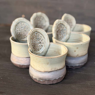 Ingwer Becher Jade Gold | black clay