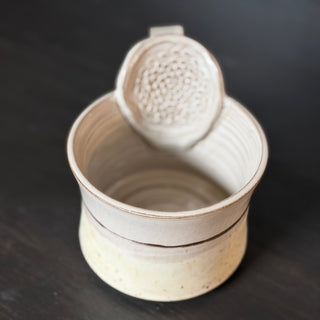 Ingwer Tasse Creme mit Spots & Echtgold Veredelung | black clay